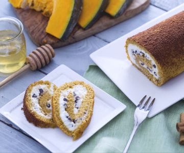 Kürbisrolle mit Ricotta und Schokoladenstückchen