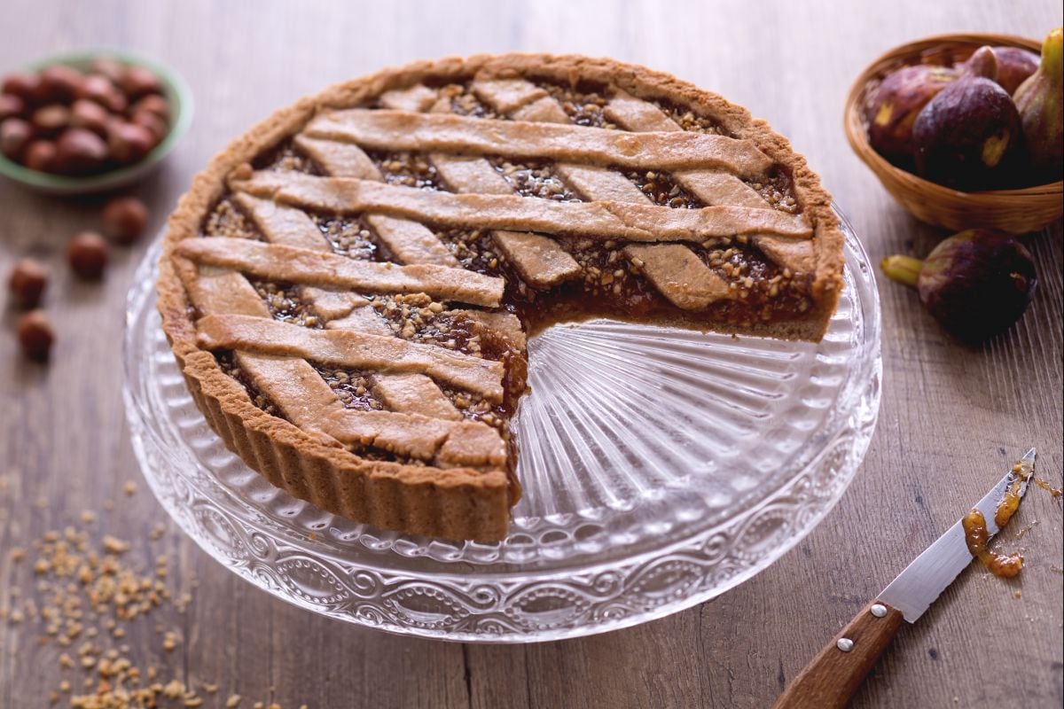 Haselnuss-Torte mit Feigenkonfitüre