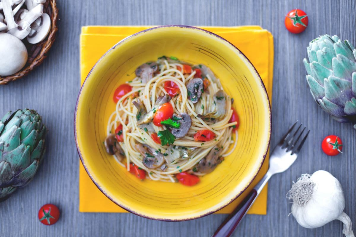 Spaghetti mit Pilzen, Artischocken und Kirschtomaten