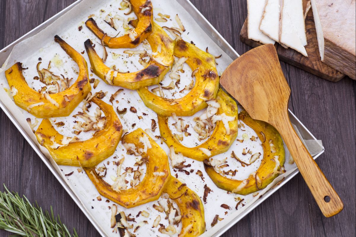 Überbackener Kürbis mit geräucherten Ricotta-Spänen