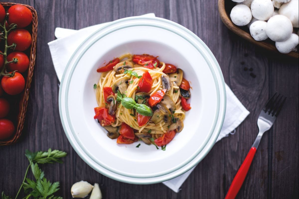 Spaghetti mit Kirschtomaten und Champignons