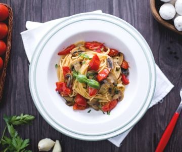 Spaghetti mit Kirschtomaten und Champignons