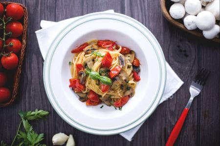 Spaghetti mit Kirschtomaten und Champignons