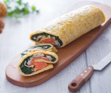Lachsrolle mit sautierten Pilzen und Spinat