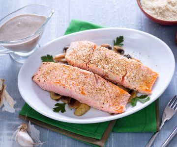 Knuspriges Lachsfilet mit Chardonnay-Sauce