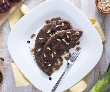 Leber mit Balsamico mit Pinienkernen und Rosinen