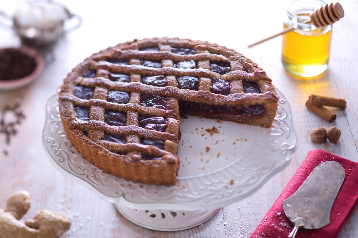Gewürzte Torte mit Erdbeermarmelade