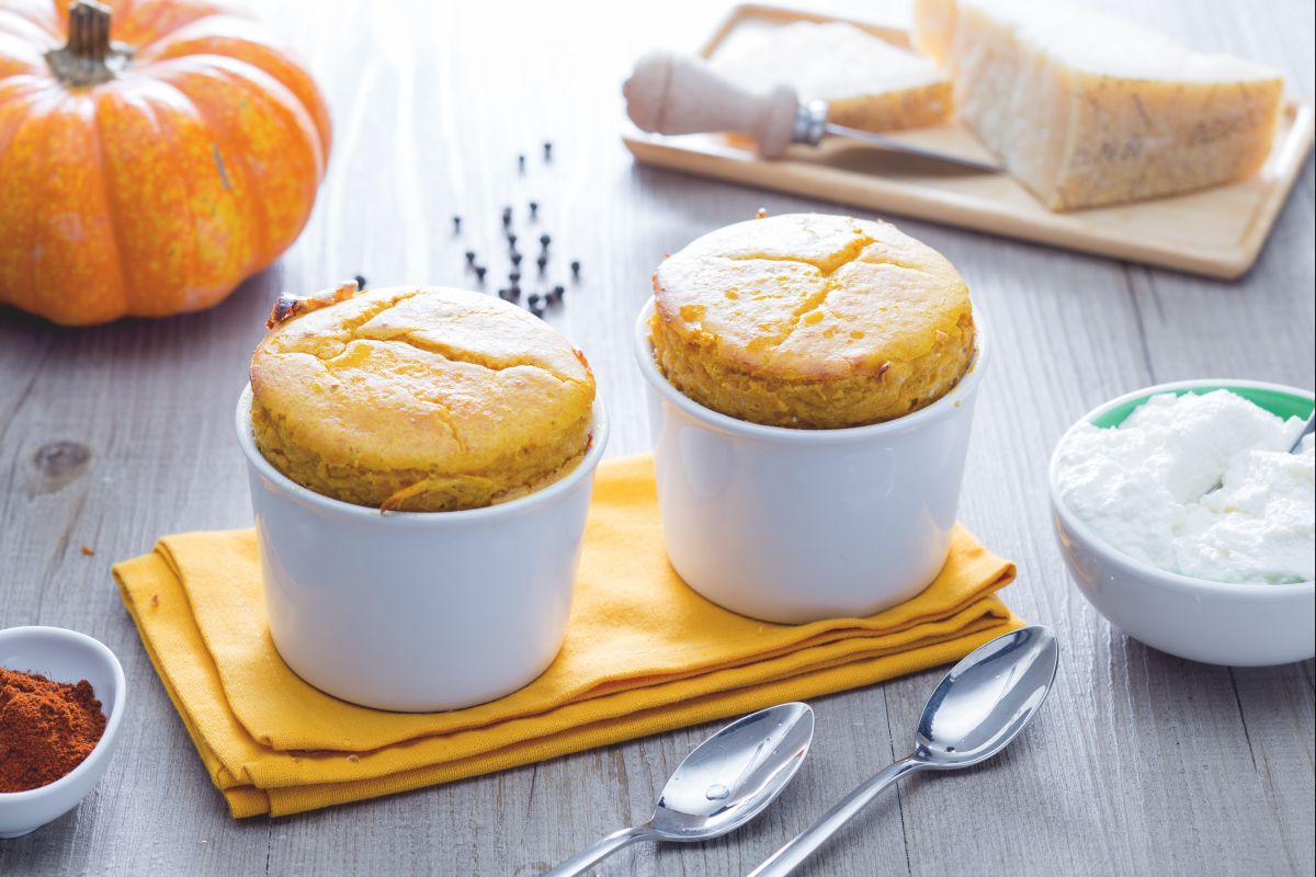 Kürbis-Paprika-Soufflé mit Burrata-Creme