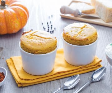 Kürbis-Paprika-Soufflé mit Burrata-Creme