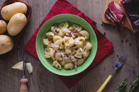 Pipe Rigate mit Speck und Kartoffeln