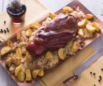 Räucherschinken mit Kartoffeln und Sauerkraut