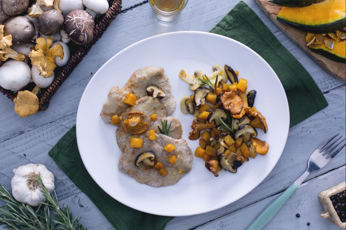 Schnitzel mit Vin Santo, Kürbis und gemischten Pilzen