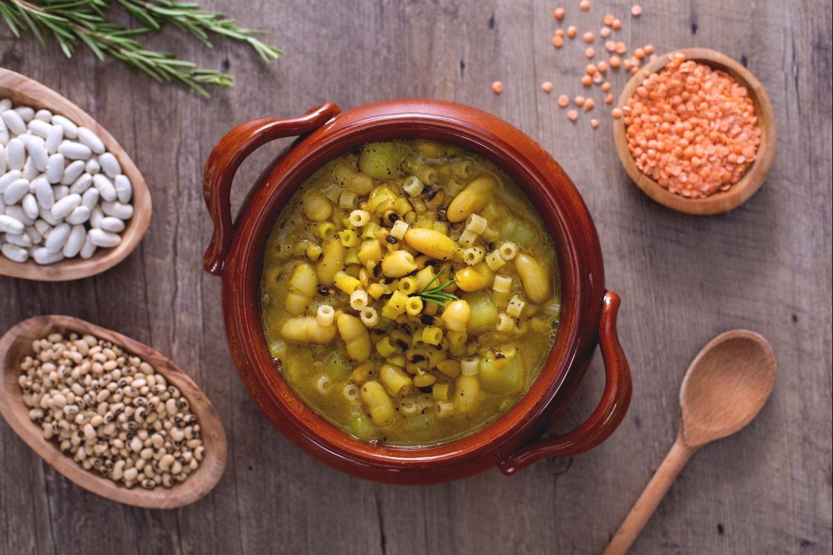 Hülsenfrüchtesuppe mit Kurkuma