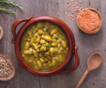 Hülsenfrüchtesuppe mit Kurkuma