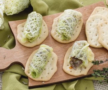 Wirsingrouladen auf Kartoffelstampf