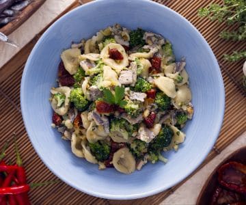 Orecchiette mit Brokkoli, Sardellen und getrockneten Tomaten
