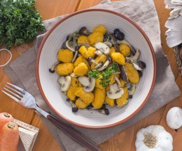 Karotten-Gnocchetti mit gemischten Pilzen