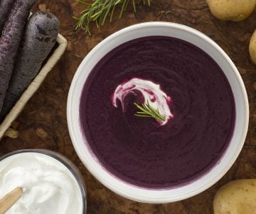 Cremesuppe aus violetten Karotten