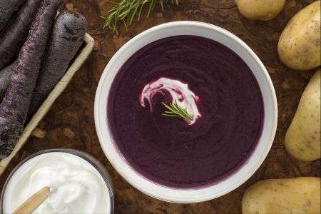Cremesuppe aus violetten Karotten