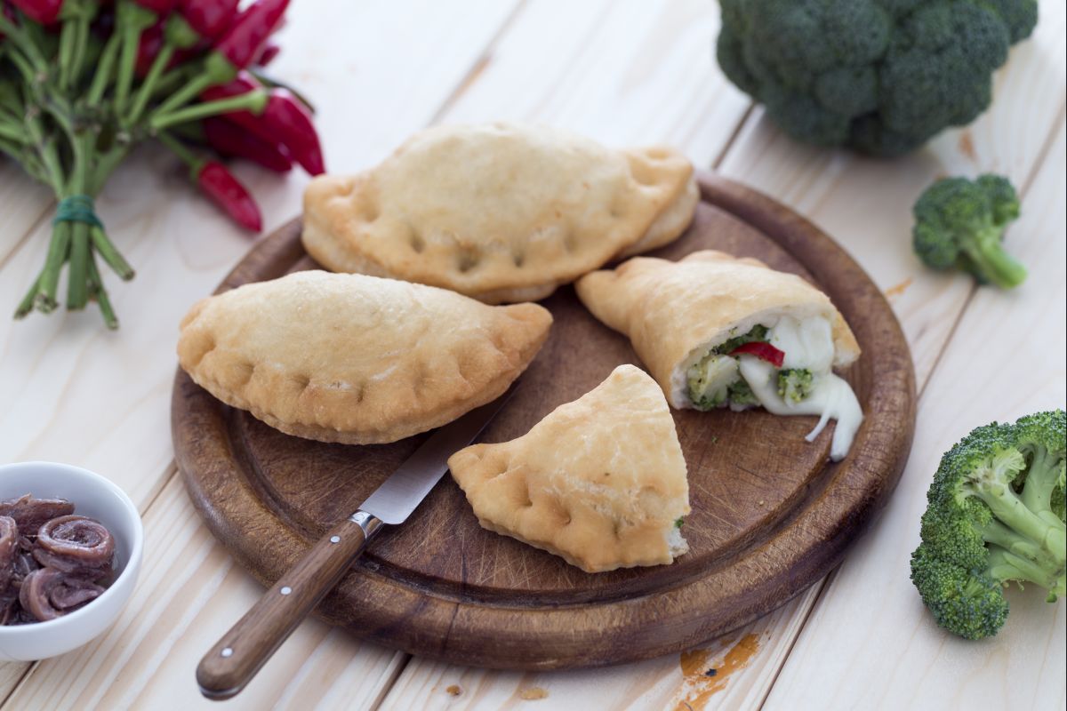 Panzerotti mit Brokkoli und Sardellen