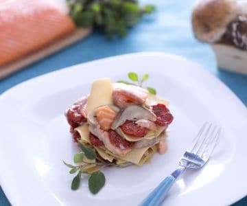 Maltagliati mit Lachs, Steinpilzen und confierten Kirschtomaten