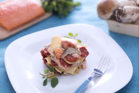 Maltagliati mit Lachs, Steinpilzen und confierten Kirschtomaten