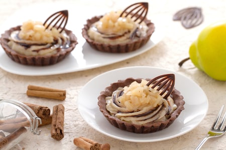 Nesquik-Törtchen mit karamellisierten Birnen