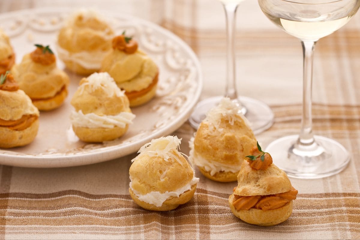 Krapfen mit Krabben und Käse
