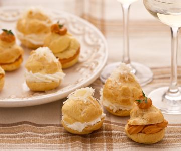 Krapfen mit Krabben und Käse