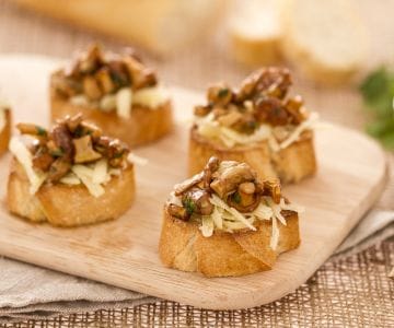 Pfifferling- und Greyerzer-Crostini