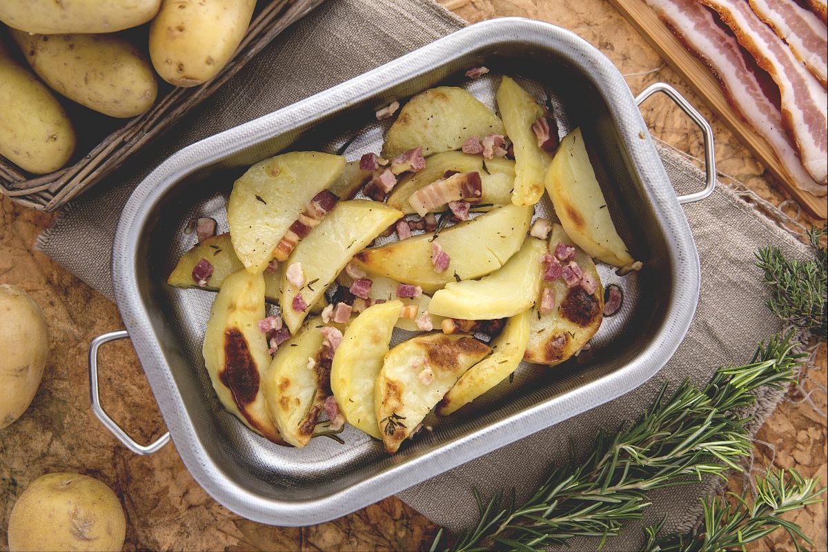 Ofenkartoffelspalten mit Speck