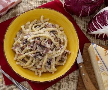 Scialatielli mit Radicchio und Montasio-Fondue