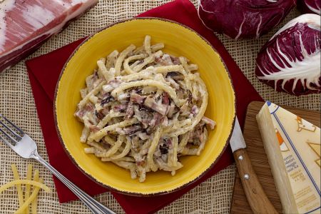 Scialatielli mit Radicchio und Montasio-Fondue