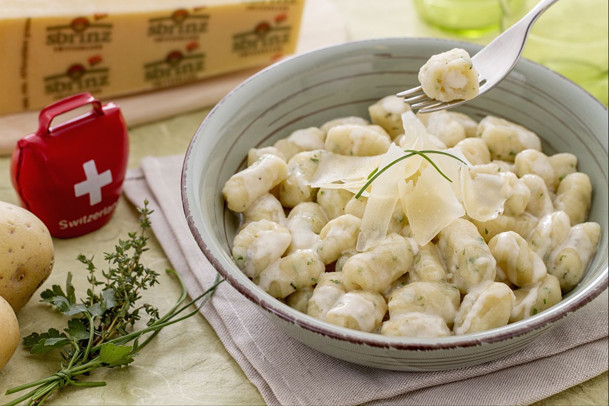 Kräuter-Gnocchi gefüllt mit Sbrinz