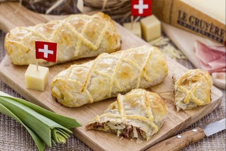 Mini-Strudel mit Lauch, Speck und Gruyère