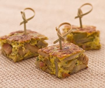 Omelett mit Artischocken, Pilzen und geräuchertem Speck