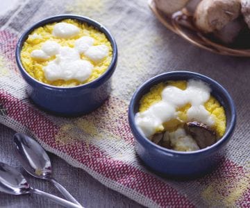 Gratinierte Terrinen aus Polenta und Steinpilzen
