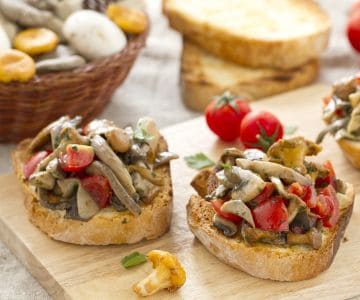 Bruschetta mit sautierten Pilzen