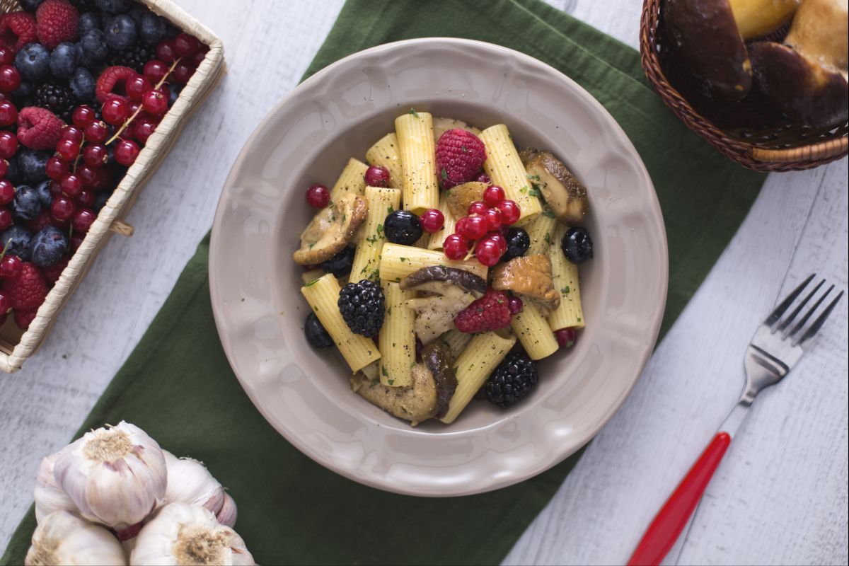 Rigatoni mit Steinpilzen und Waldbeeren