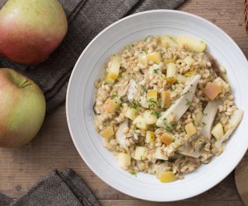 Graupenrisotto mit Pilzen und Äpfeln