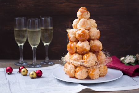 Weihnachts-Croquembouche