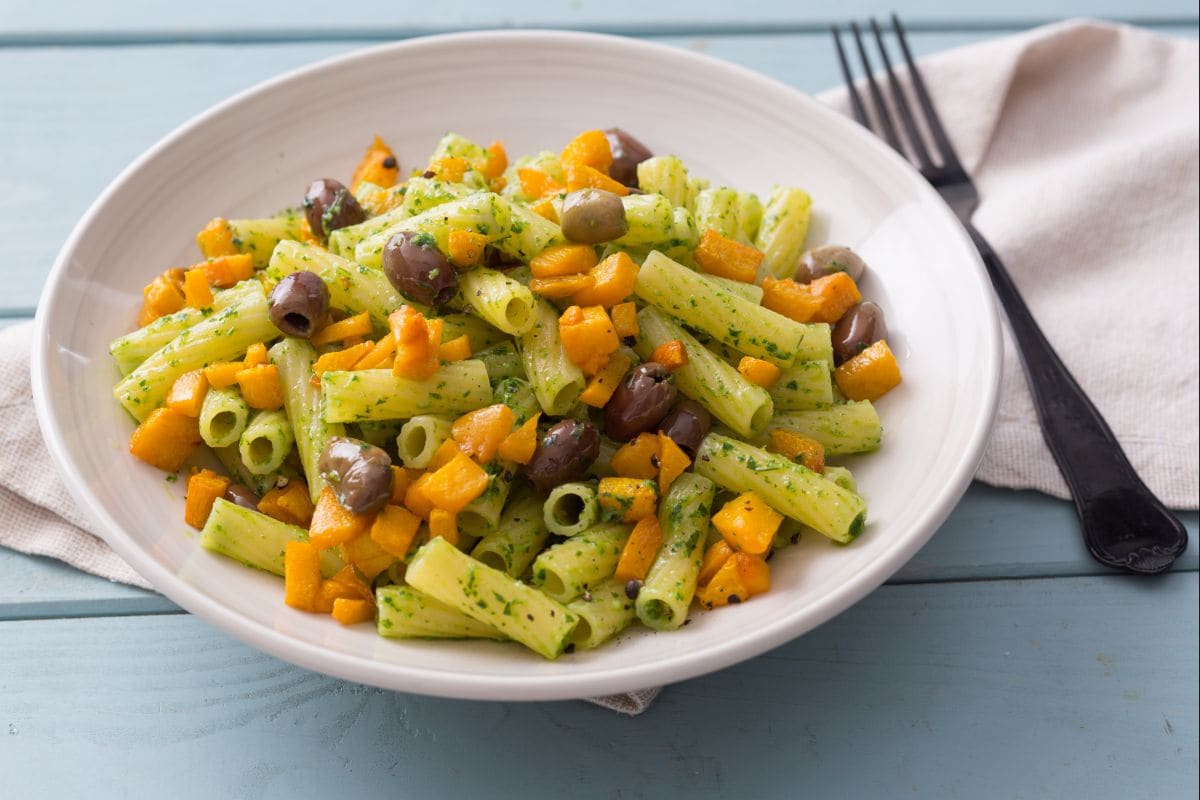Nudeln mit Petersilienpesto und Kürbis