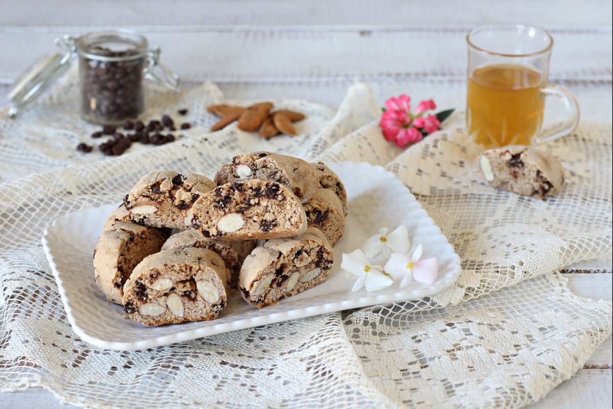 Cantucci mit Kastanienmehl, Mandeln und Schokolade