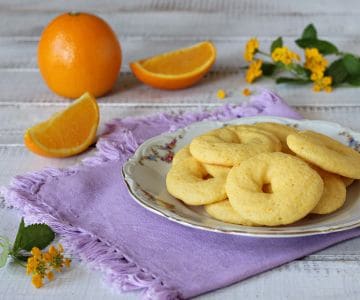 Kekse mit Maismehl und Orangen