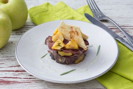 Kleine Aufläufe mit Guttiau-Brot, Rotwein und Äpfeln