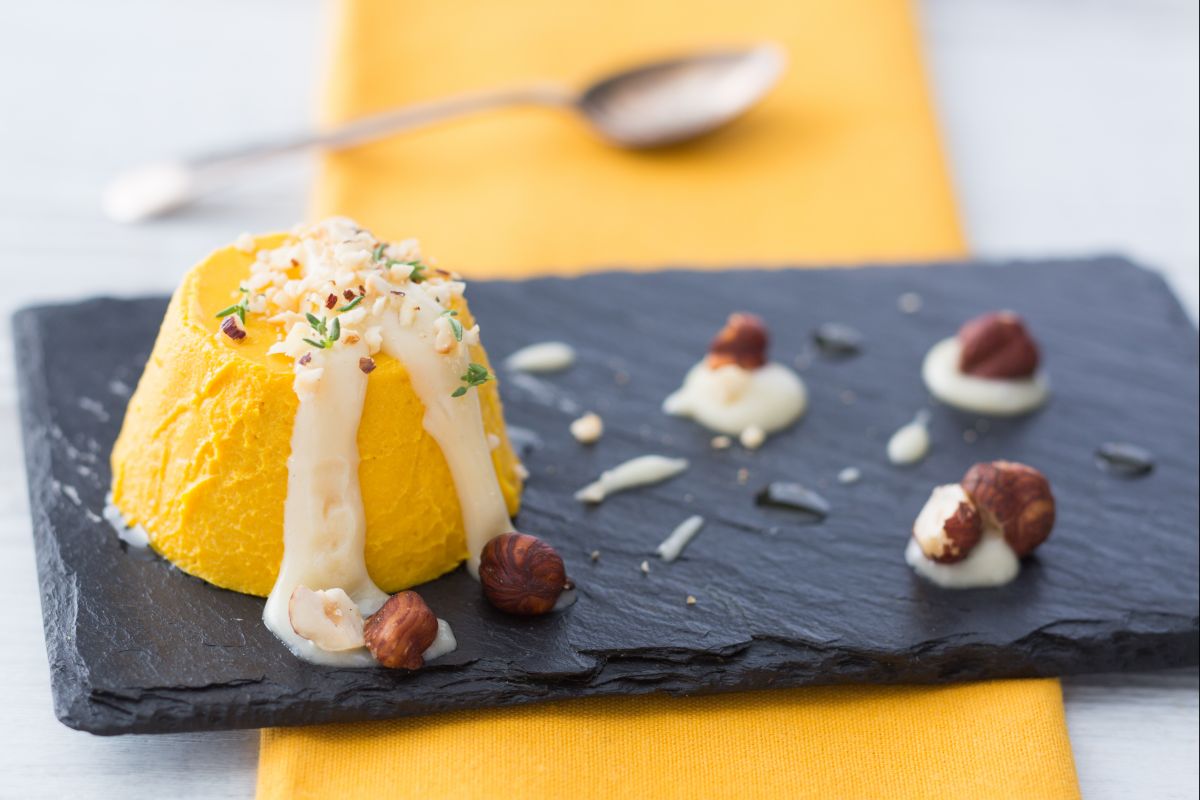 Mini-Kürbis-Bavarois mit Parmesansauce
