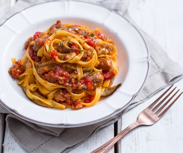 Pasta mit Steinpilzen und Wurst