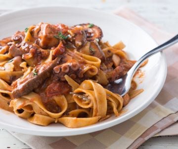 Fettuccine mit Oktopus- und Steinpilzsauce