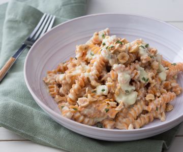 Hülsenfruchtpasta mit Wirsing-Nuss-Pesto