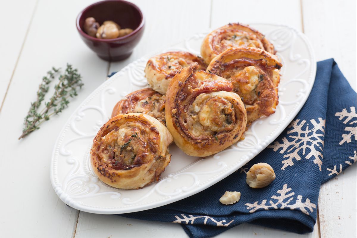 Salzige Blätterteigschnecken mit Granatapfel